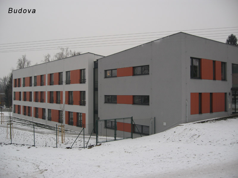 Azyláku dluží klienti desetitisíce korun