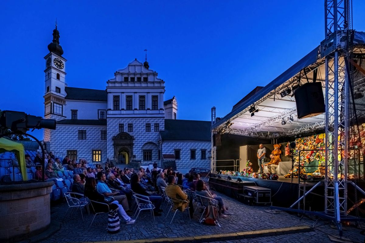 Divadelní festival Pernštejnlove začíná