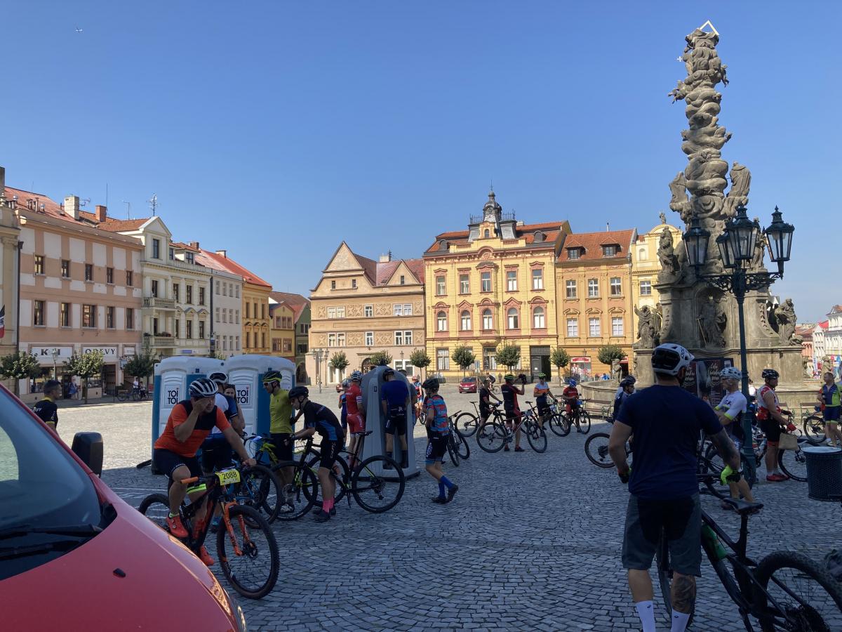 Příznivci a odpůrci Manitou Železné hory válečnou sekeru nezakopali