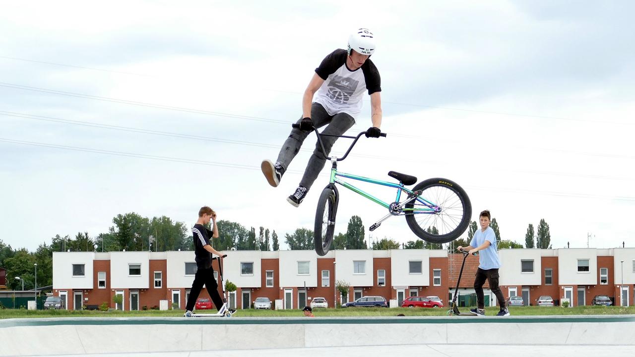 Deset korun za vstup na skatepark prý není moc