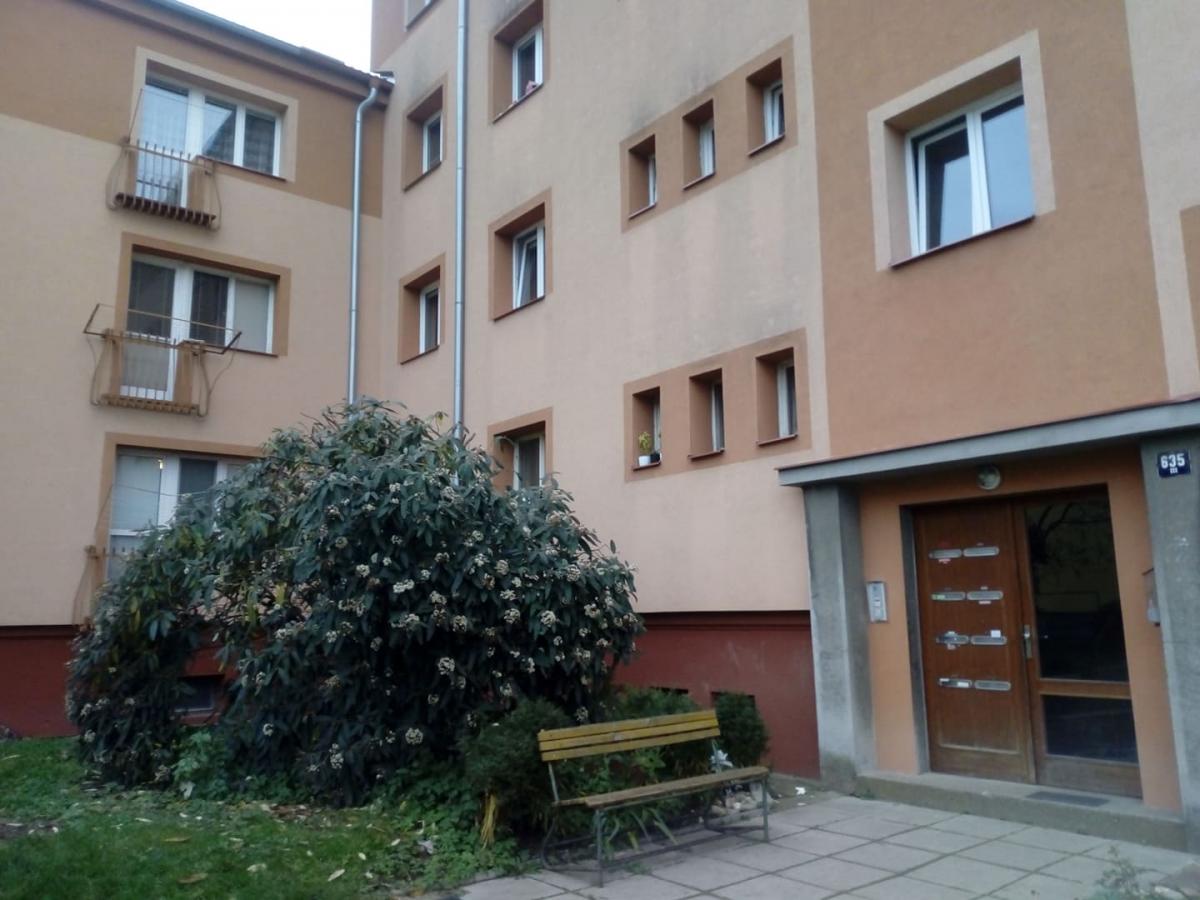 Obrat! Místní stromy i kašnu ve vnitrobloku Víta Nejedlého chtějí