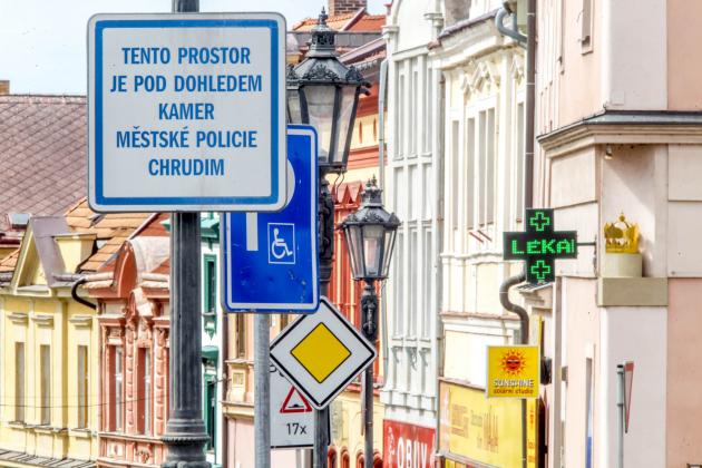 Jakub Valenta: Dopravní značky  v centru, uhry na tváři našeho města