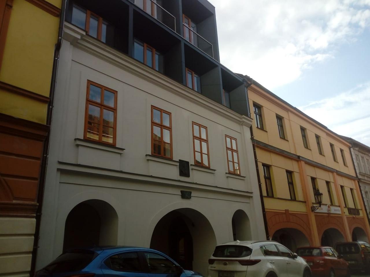 „Vraťte původní pamětní desku J.N. Štěpánka na místo,“ hřímá letopisecká komise