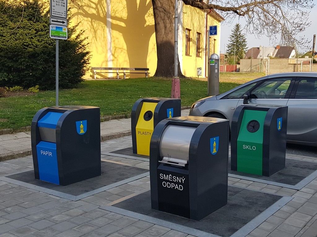Hlinsko buduje další podzemní kontejnery, Chrudim hledá peníze