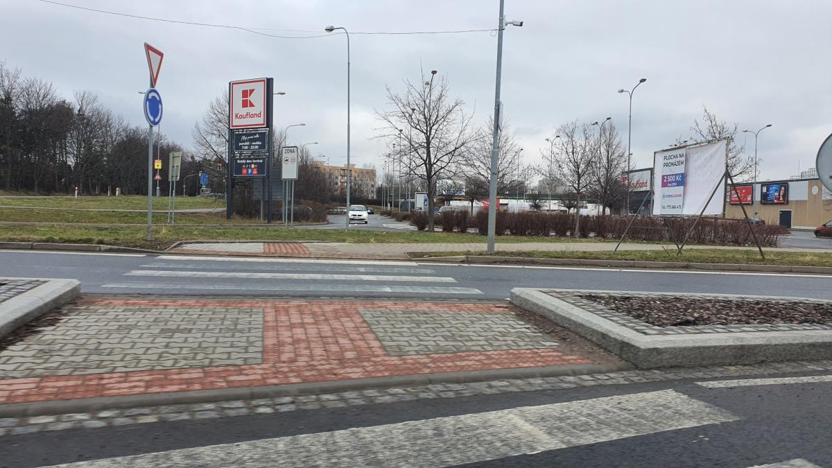 Město nechalo bilboardy odvézt, některé jsou zase zpět