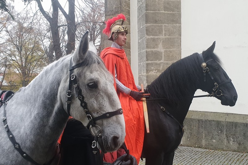 Ve Slatiňanech přijel Martin na černém koni