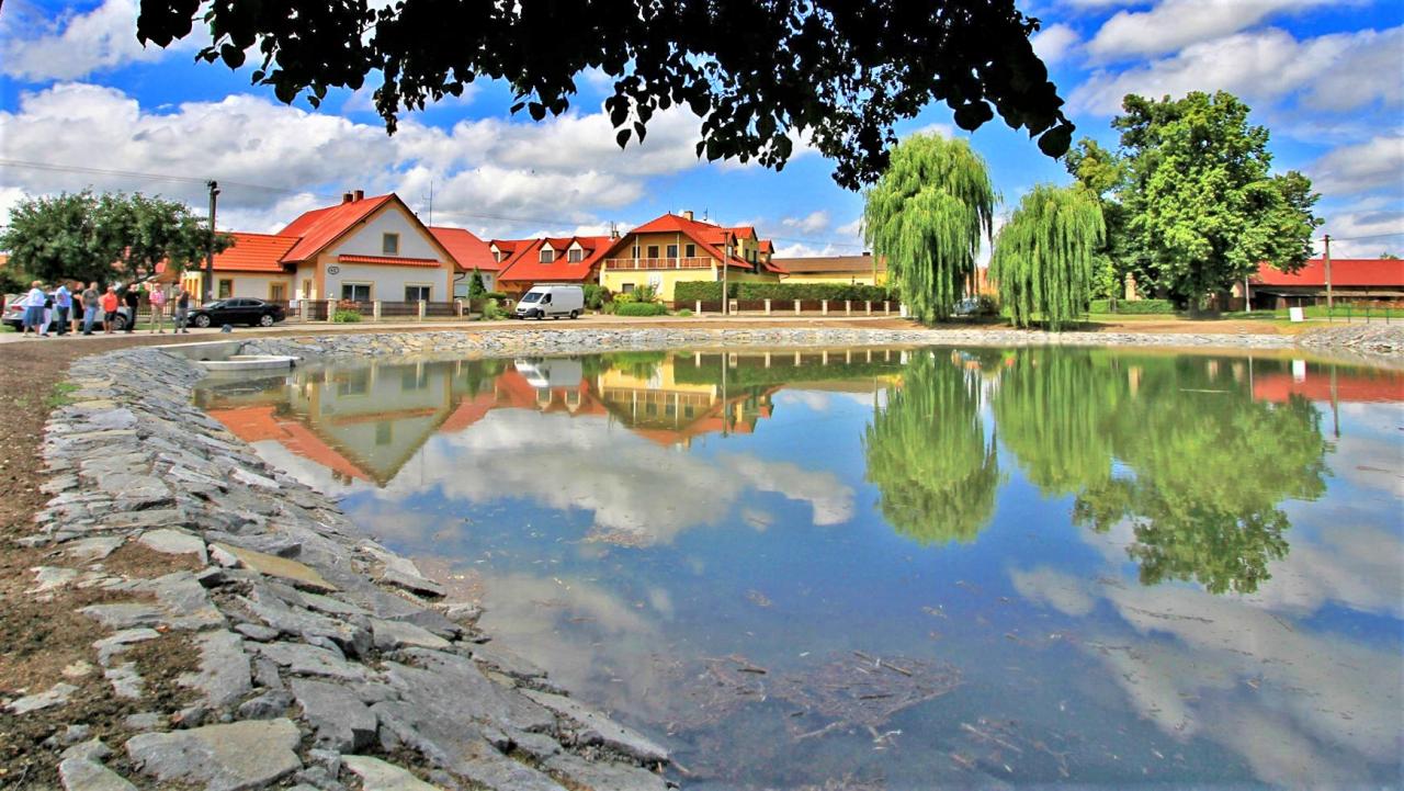 Jeden rybník už je hotový a starosta má problém s údržbou