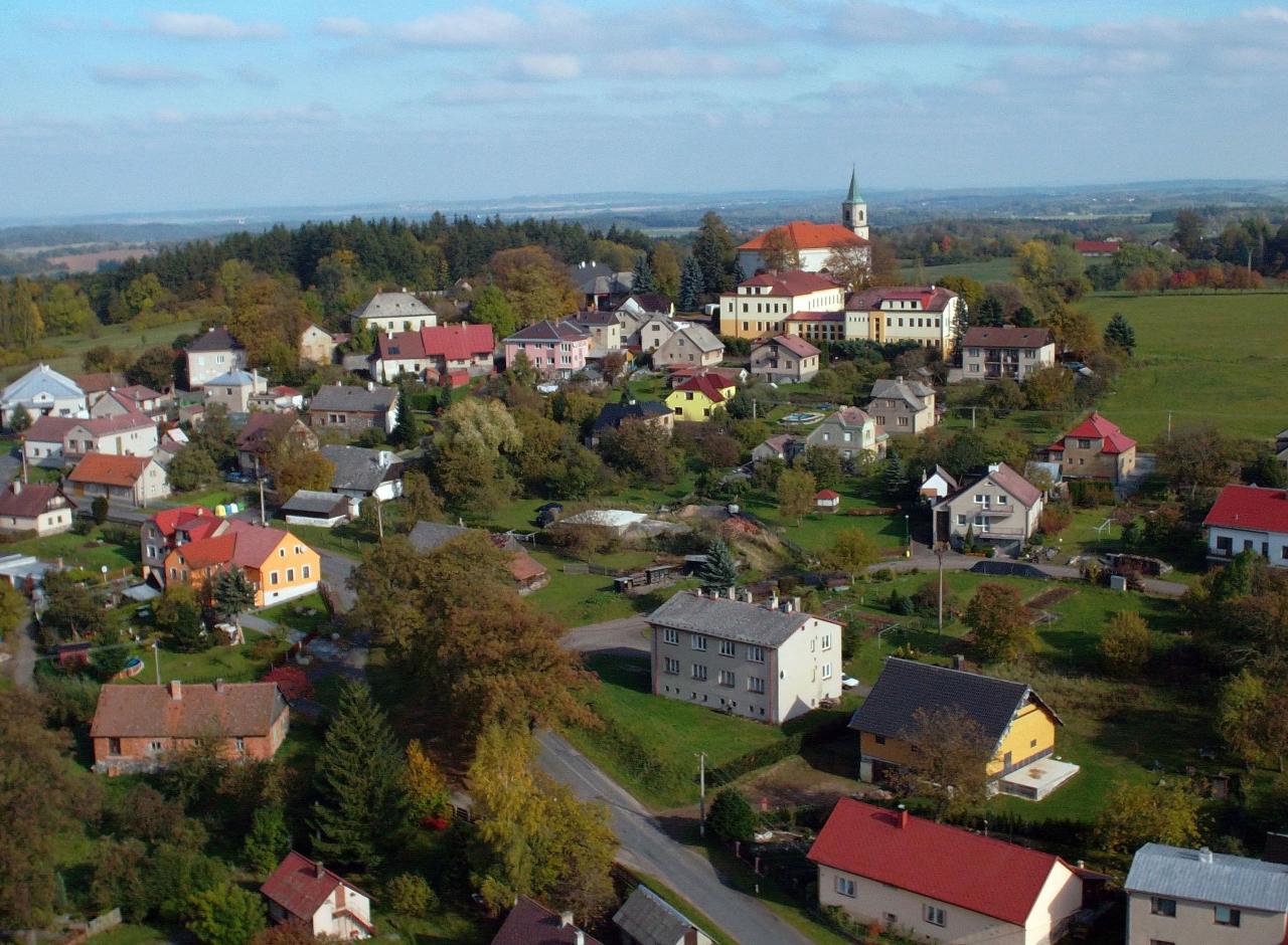 Silnice v okolí Včelákova čekají další opravy