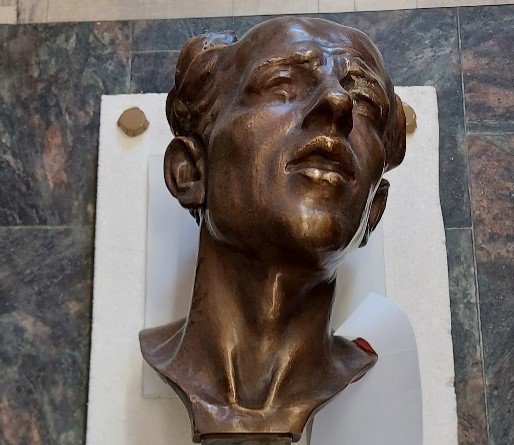 Bronzová busta Emila Zátopka už čeká na své slavnostní odhalení