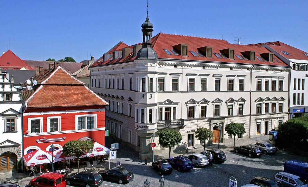 Galerie ART Chrudim zve na vernisáž výstav Kitzbergera a Wona Weny