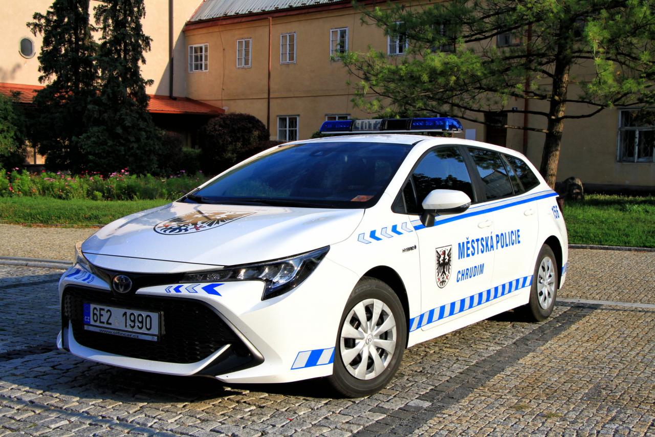 Tisková zpráva: Městská policie osedlala hybridní Toyotu