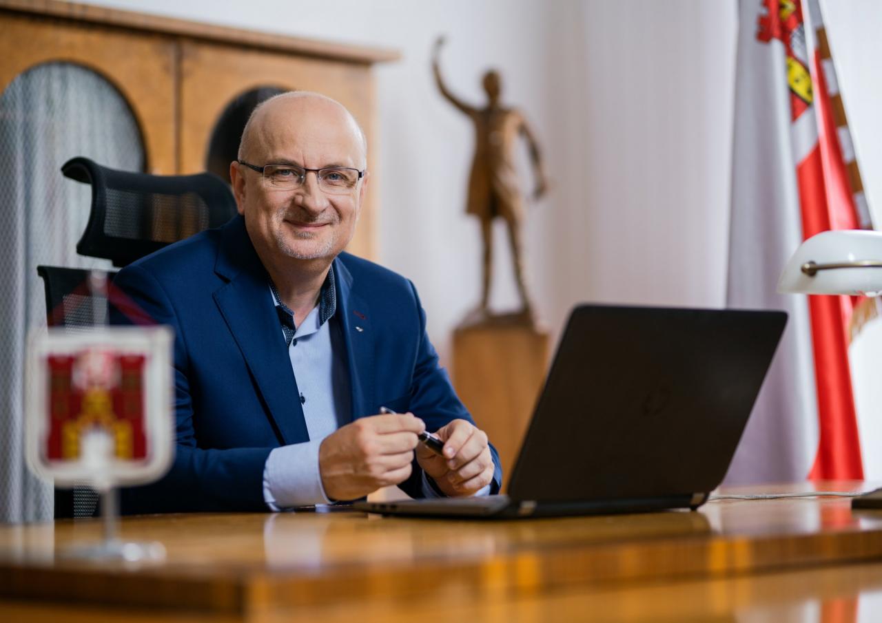 "Senátor se nemá plést pod nohy starostům," míní Jan Tecl