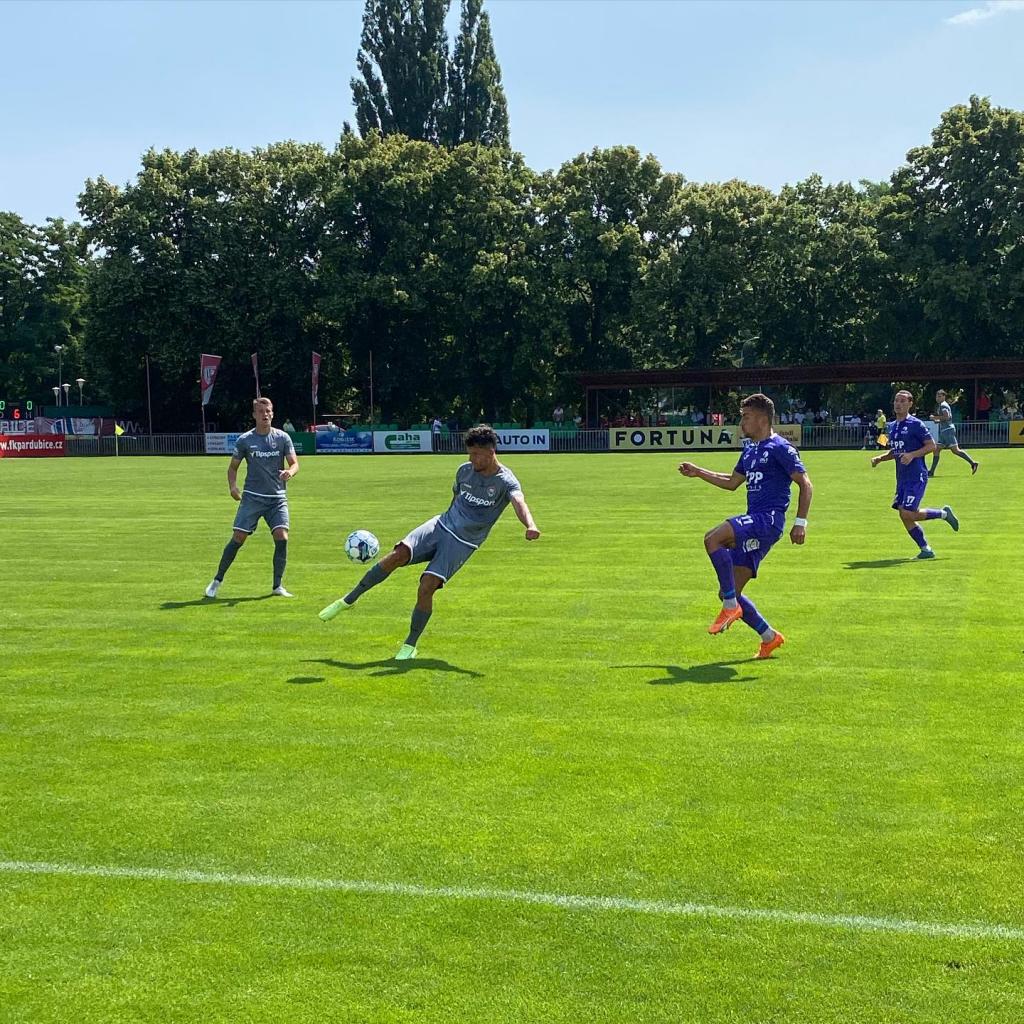 V přípravném derby se radovaly Pardubice