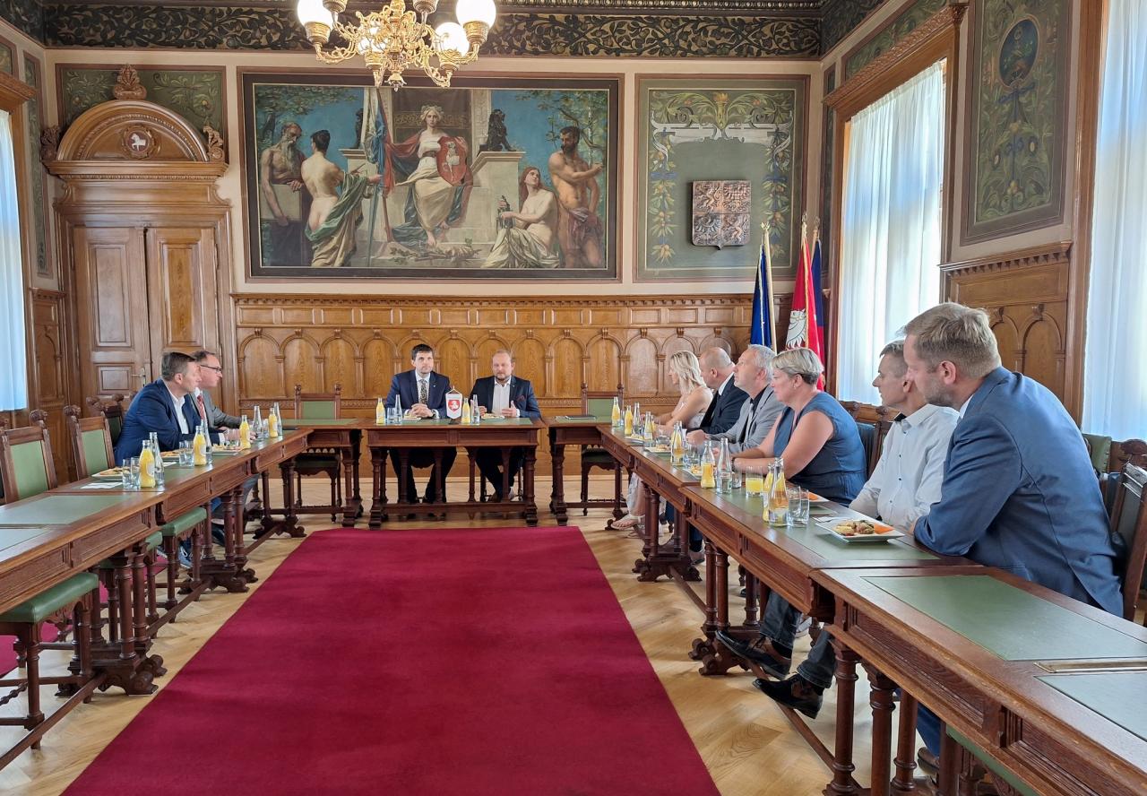 Politici se sešli kvůli spalovně v Pardubicích. Petice už je i v Chrudimi