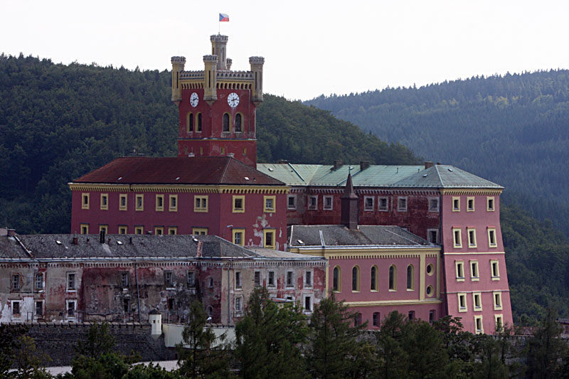 Hračky vyráběné vězni z Mírova pomohou dětem po nehodách