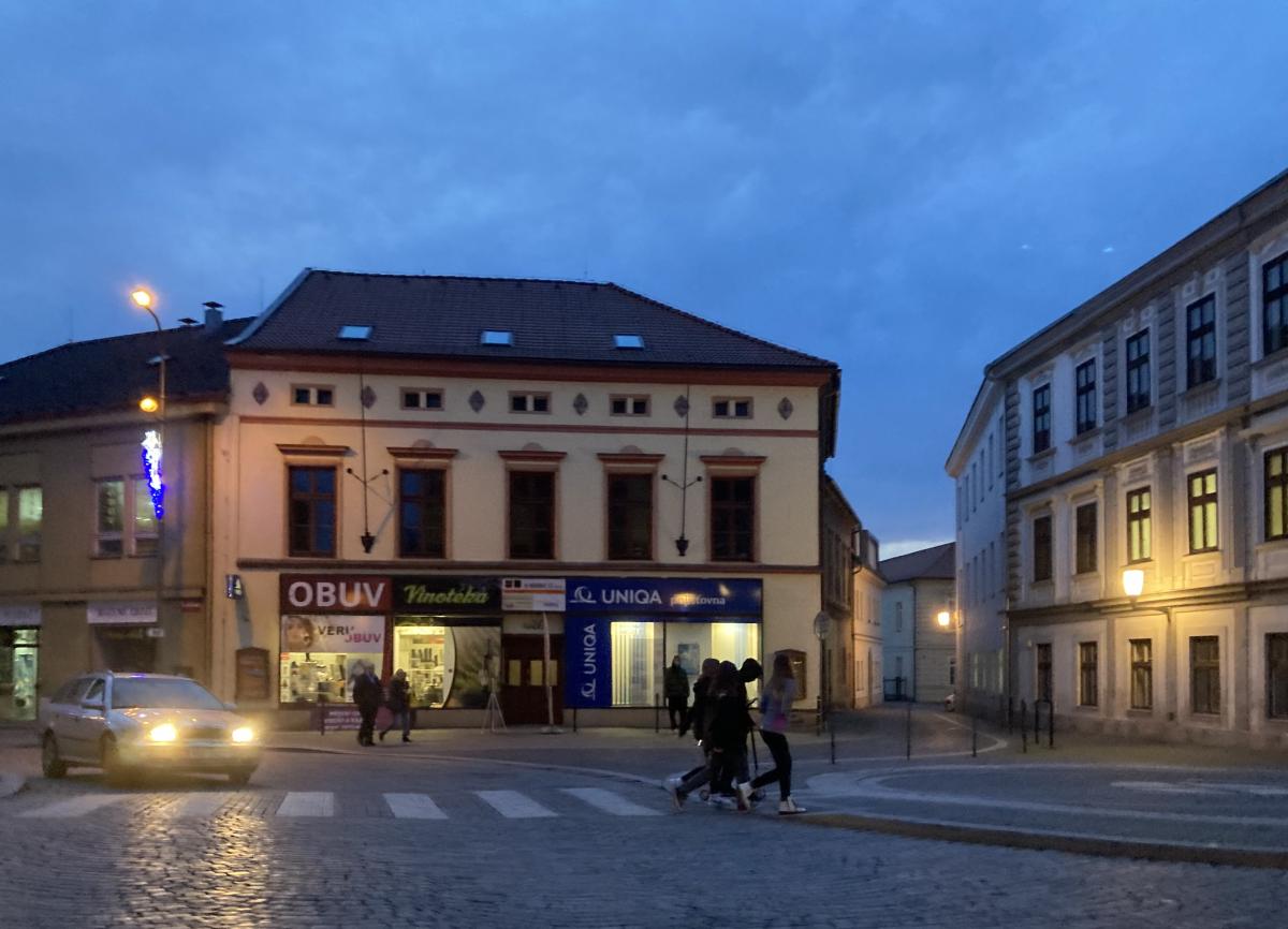 Po městě se válí čím dál více injekčních stříkaček