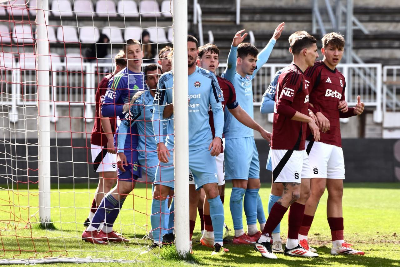 Bod na Spartě zachránil v závěru Doleček