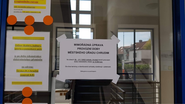 Neschopnost zajistit přijatelnou teplotu na pracovišti uzavře úřad dva dny po sobě
