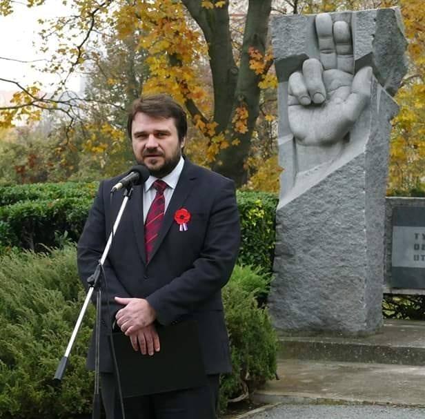Starosta Pilný: Zavíráme bazén, saunu, divadlo a kino, rušíme trhy
