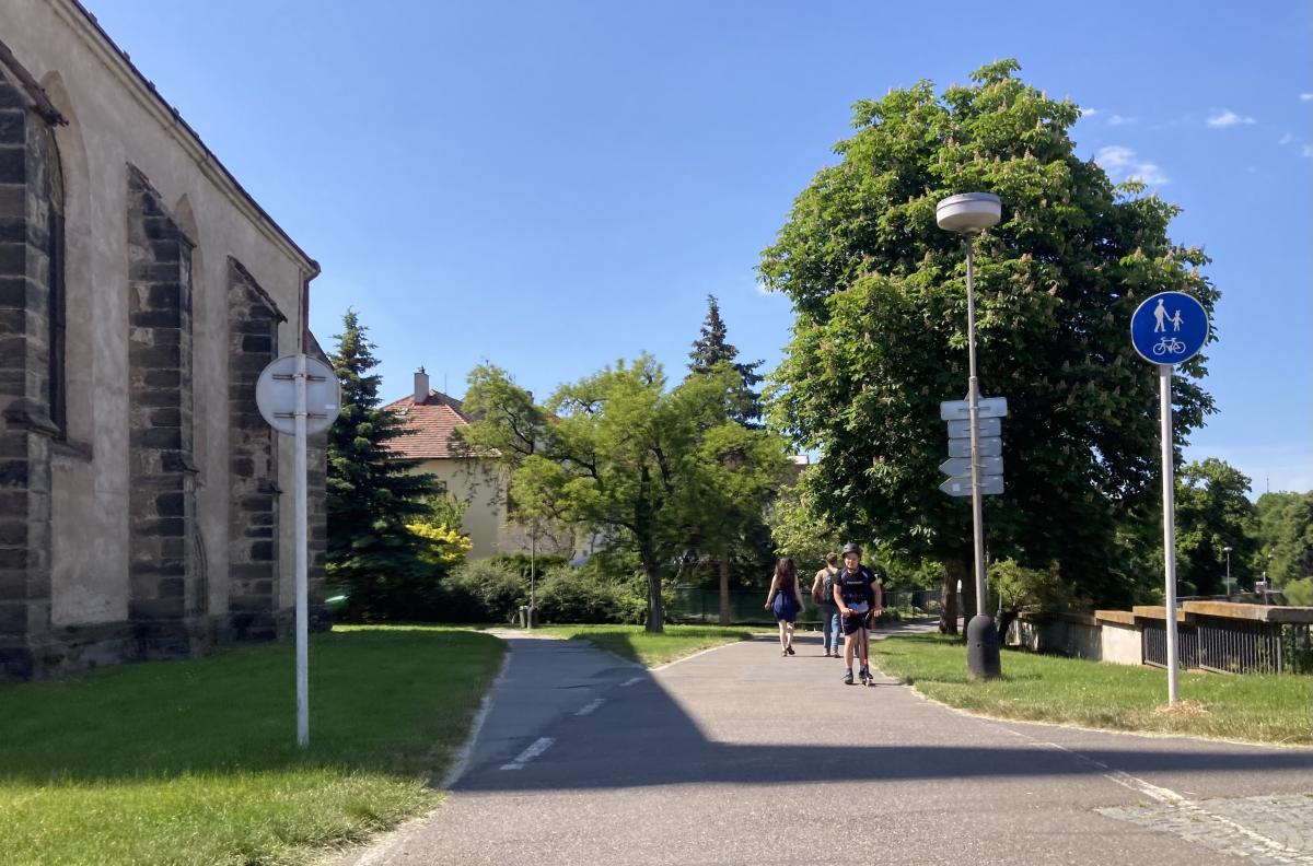 Špalíček dostane novou fasádu a kostel izolaci základů