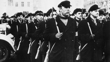 Komunisté vystavovali živnostníky za výlohami obchodů, připomíná historik