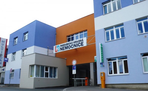 Platy v Nemocnicích Pardubického kraje dále porostou. Kolektivní smlouva je na světě
