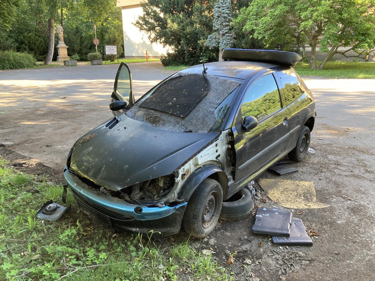 Za odtahy autovraků město extra nevydělá, ale aspoň mizí