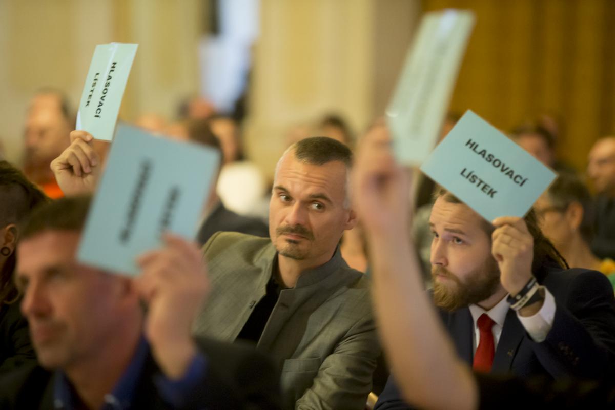 Nunvář chce do sněmovny, Štepánek odejít z politiky