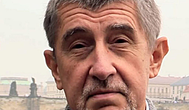 Jsme jako rukojmí zavření v letadle, které řídí neschopní a psychopati