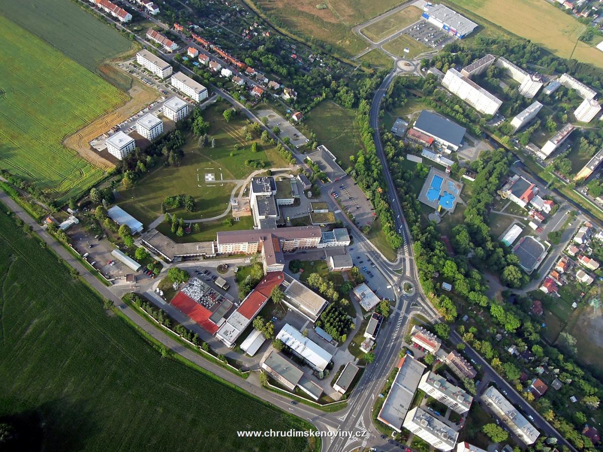 Desítky stromů pokácí v areálu Chrudimské nemocnice