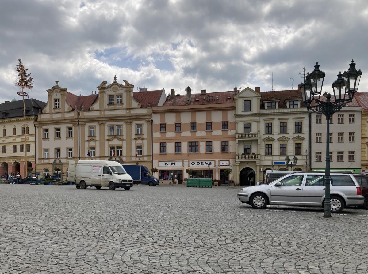 Kulturní komise chce vyzdobit náměstí ve stylu osmdesátek