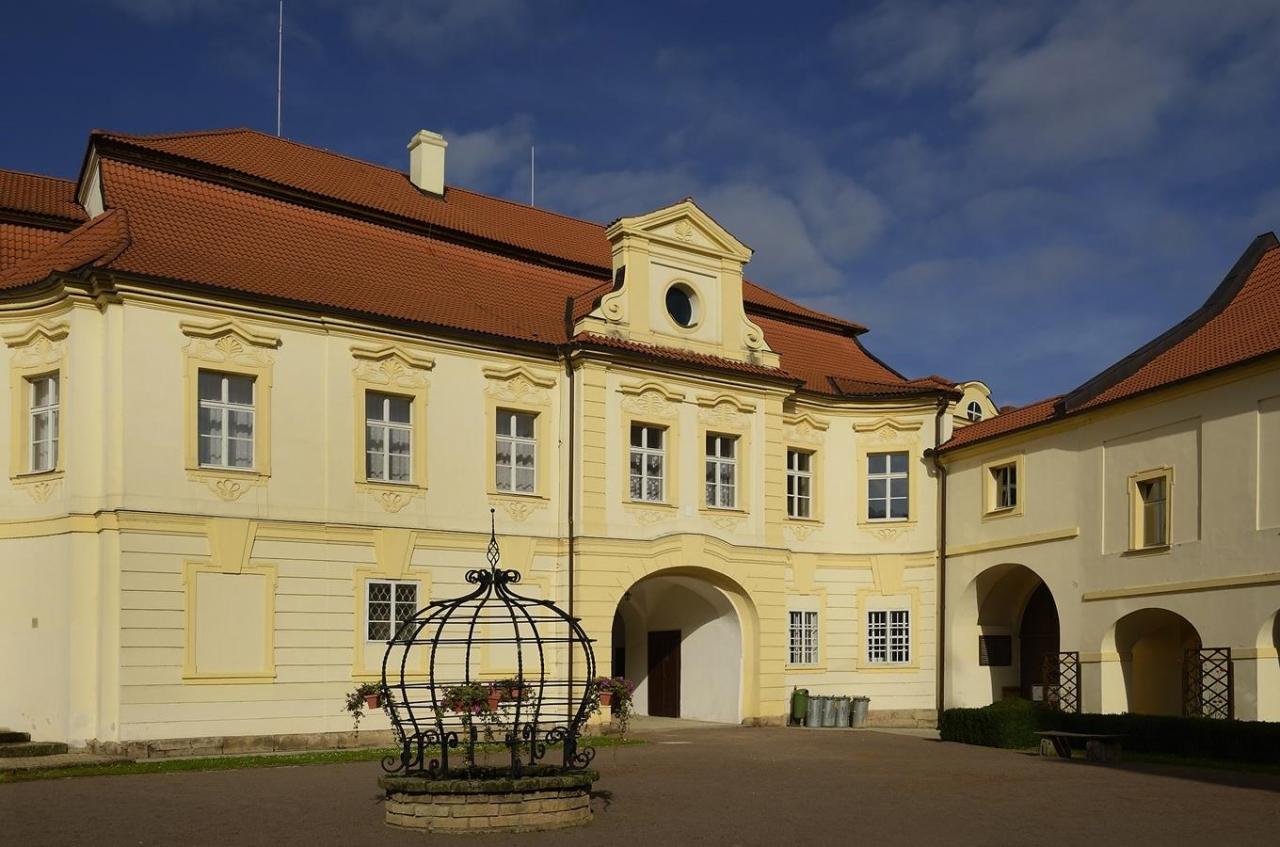 Pekelná návštěva na chrasteckém zámku