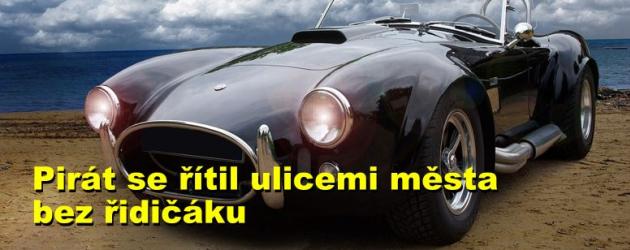 Pirát se řítil ulicemi města bez řidičáku