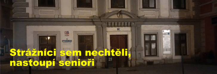 Strážníci sem nechtěli, nastoupí senioři
