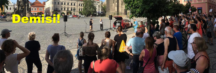 Počet demonstrantů v Chrudimi se zvyšuje