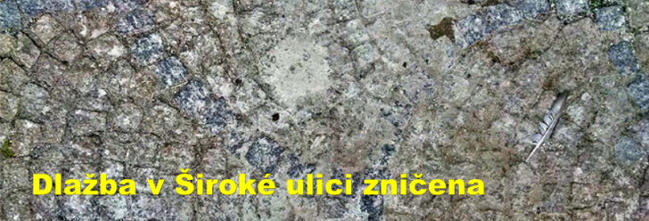 Dlažba v Široké ulici zničena