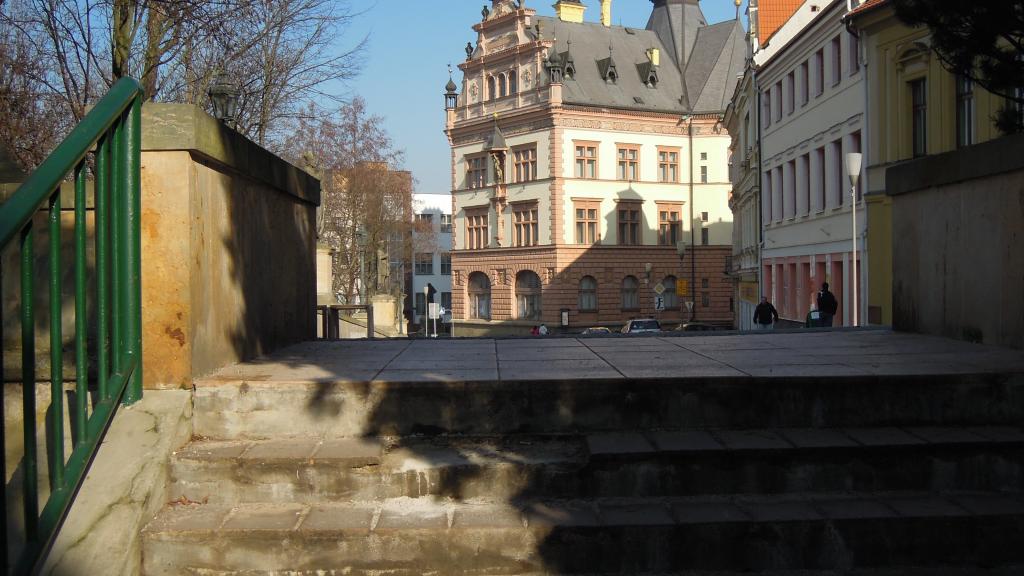 Příčiny praskání omítky muzea stále ještě nikdo nezná