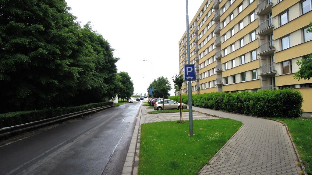 Bývalá klubovna Kačerů obsahuje azbest. Její demolice se prodraží