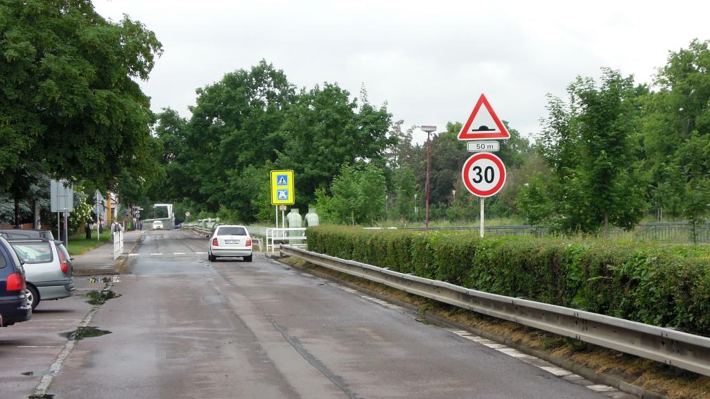 Zklidnění dopravy v ulici Na Ostrově je stále v plánu