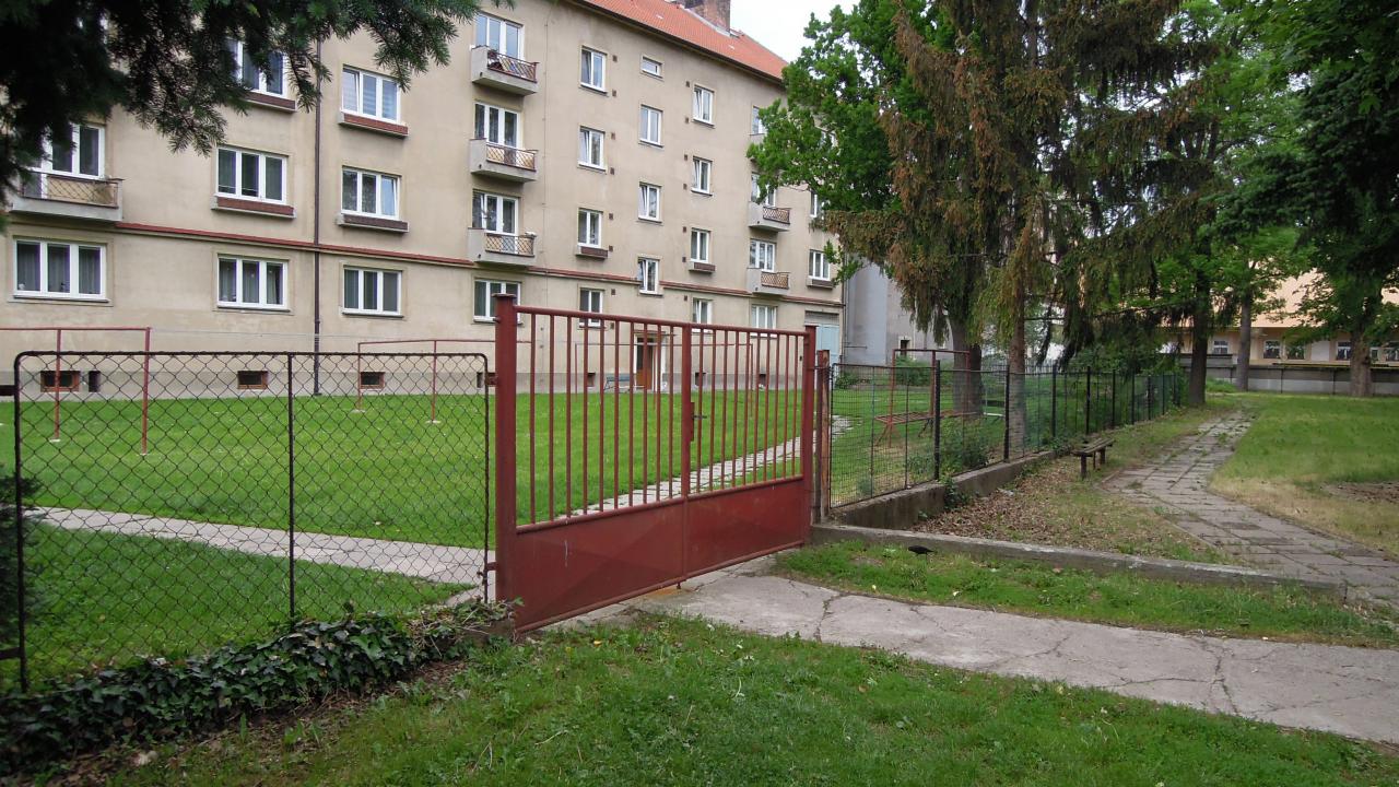 Kryt civilní obrany k mání. Zájemce si musí připravit tučný peníz