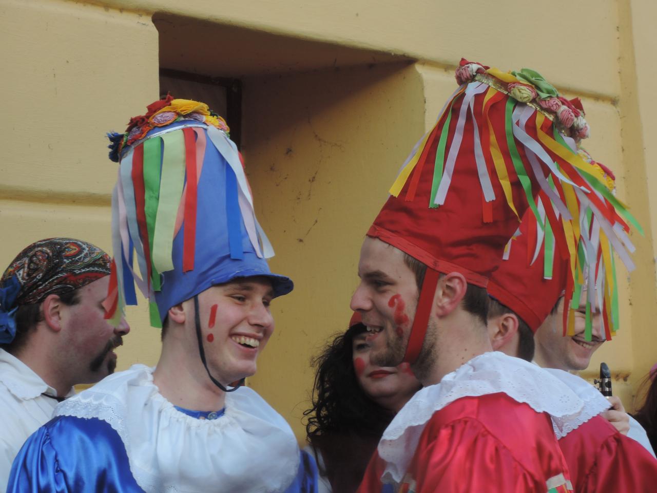 Masopustní průvod se zpěvy a tanci