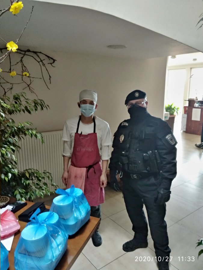Udavači řádí, Vietnamci pomáhají