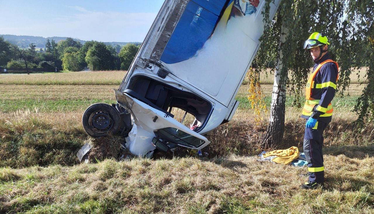 Dodávka letěla chvíli vzduchem, ale všichni přežili
