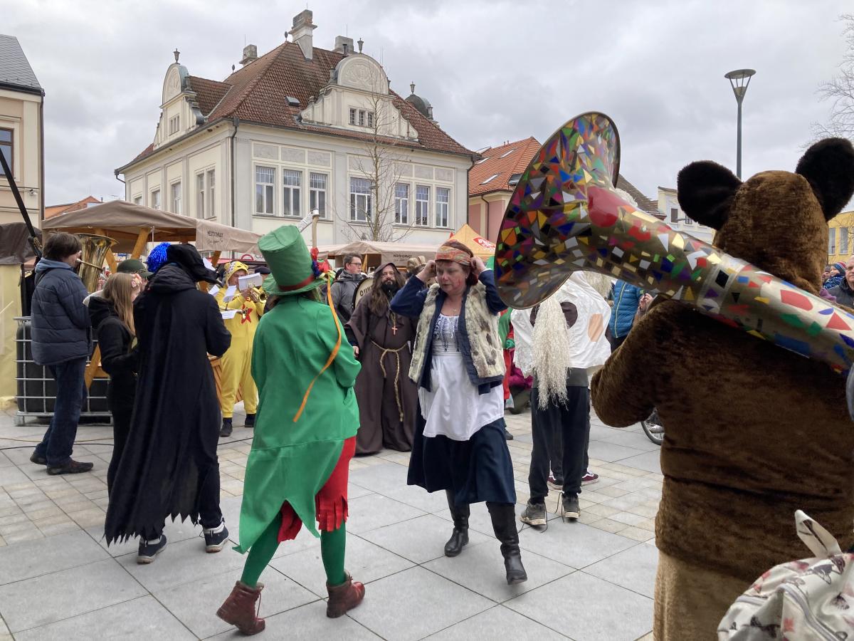 Masopustní průvod rozveselil Chrast