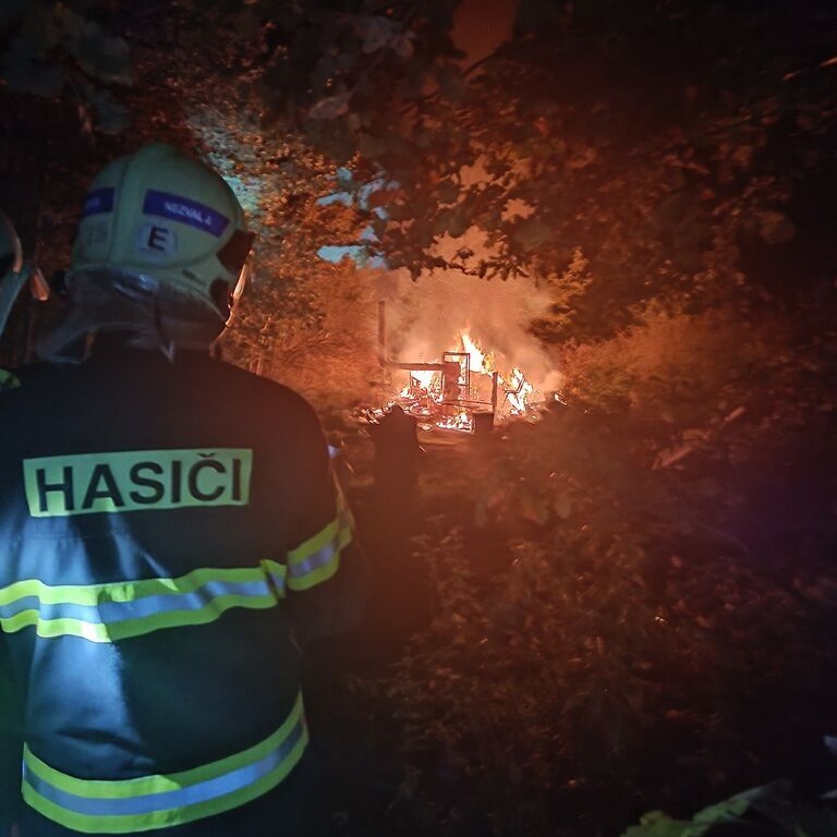 Požár přístřešku bezdomovců dopadl tragicky