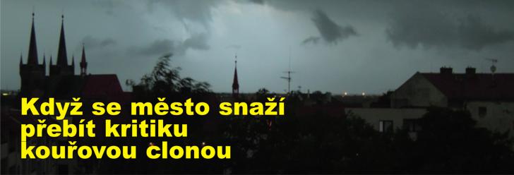 Když se město snaží přebít kritiku kouřovou clonou
