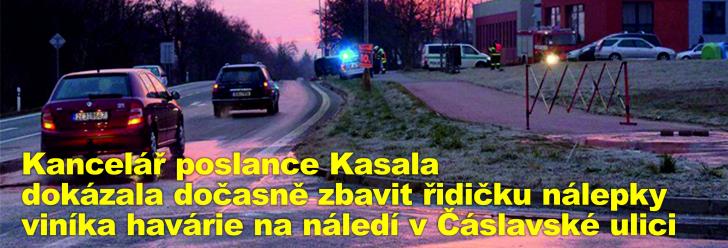 Kancelář poslance Kasala dokázala dočasně zbavit řidičku nálepky viníka havárie na náledí v Čáslavské ulici