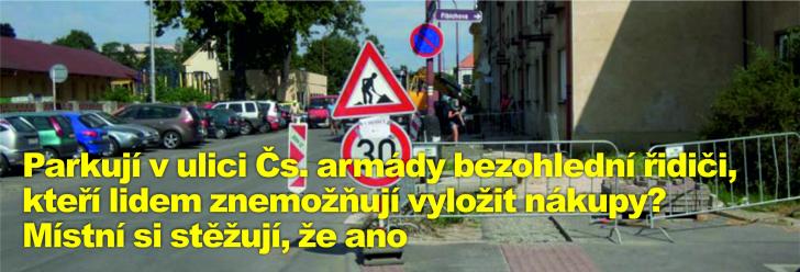 Parkují v ulici Čs. armády bezohlední řidiči, kteří lidem znemožňují vyložit nákupy? Místní si stěžují, že ano