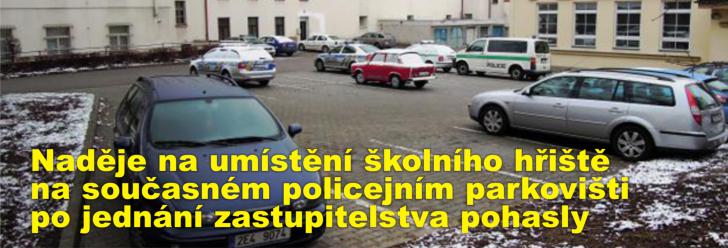 Naděje na umístění školního hřiště na současném policejním parkovišti po jednání zastupitelstva pohasly