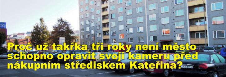 Proč už takřka tři roky není město schopno opravit svoji kameru před nákupním střediskem Kateřina?